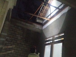 Puluhan Rumah di Blitar Rusak Diterjang Angin Kencang