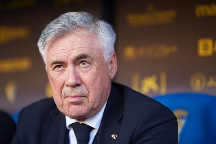 CADIZ, SPAIN - MAY 15: Carlo Ancelotti, manager of Real Madrid looks on during the LaLiga Santander match between Cadiz CF and Real Madrid CF at Estadio Nuevo Mirandilla on May 15, 2022 in Cadiz, Spain. (Photo by Fran Santiago/Getty Images)