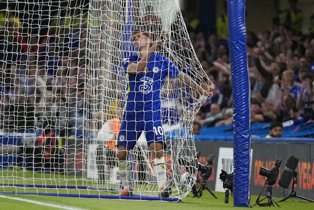 Chelsea's Christian Pulisic reacts after a missed scoring opportunity during the English Premier League soccer match between Chelsea and Leicester City at Stamford Bridge stadium in London, Thursday, May 19, 2022. (AP Photo/Frank Augstein)