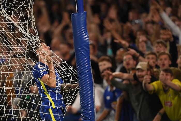 LONDON, ENGLAND - MAY 19: Christian Pulisic of Chelsea reacts after a missed chance during the Premier League match between Chelsea and Leicester City at Stamford Bridge on May 19, 2022 in London, England. (Photo by Harriet Lander/Copa/Getty Images)