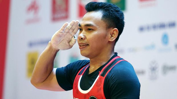 Southeast Asian Games - Weightlifting - Hanoi Sports Training and Competition Center, Hanoi, Vietnam - May 20, 2022 Indonesia's Eko Yuli Irawan reacts during the men's 61kg REUTERS/Chalinee Thirasupa