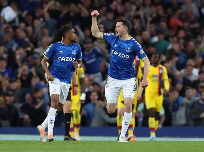 Soccer Football - Premier League - Everton v Crystal Palace - Goodison Park, Liverpool, Britain - May 19, 2022 Everton's Michael Keane celebrates scoring their first goal REUTERS/Phil Noble EDITORIAL USE ONLY. No use with unauthorized audio, video, data, fixture lists, club/league logos or 'live' services. Online in-match use limited to 75 images, no video emulation. No use in betting, games or single club /league/player publications.  Please contact your account representative for further details.