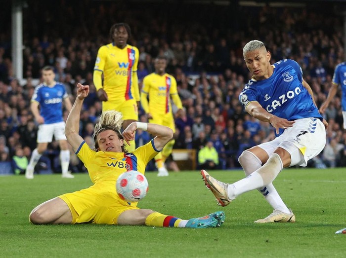 Soccer Football - Premier League - Everton v Crystal Palace - Goodison Park, Liverpool, Britain - May 19, 2022 Everton's Dominic Calvert-Lewin scores their third goal as a bottle is seen in the foreground Action Images via Reuters/Carl Recine EDITORIAL USE ONLY. No use with unauthorized audio, video, data, fixture lists, club/league logos or 'live' services. Online in-match use limited to 75 images, no video emulation. No use in betting, games or single club /league/player publications.  Please contact your account representative for further details.