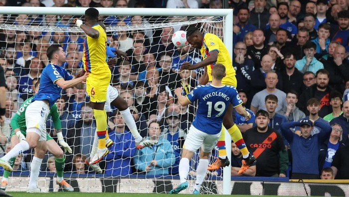 Soccer Football - Premier League - Everton v Crystal Palace - Goodison Park, Liverpool, Britain - May 19, 2022 Crystal Palace's Jean-Philippe Mateta scores their first goal REUTERS/Phil Noble EDITORIAL USE ONLY. No use with unauthorized audio, video, data, fixture lists, club/league logos or 'live' services. Online in-match use limited to 75 images, no video emulation. No use in betting, games or single club /league/player publications.  Please contact your account representative for further details.