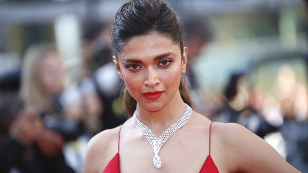 Red Hot Deepika Padukone!