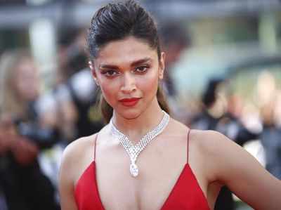 Red Hot Deepika Padukone!