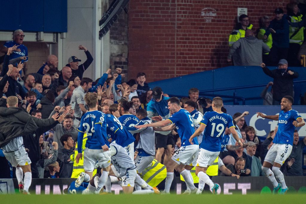 LIVERPOOL, ENGLAND - MAY 19: Frank Lampard, Manager of Everton celebrates following their sides victory as they avoid relegation after the Premier League match between Everton and Crystal Palace at Goodison Park on May 19, 2022 in Liverpool, England. (Photo by Michael Regan/Getty Images)