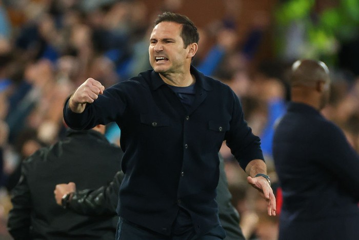 LIVERPOOL, ENGLAND - MAY 19:  Frank Lampard the head coach / manager of Everton celebratesduring the Premier League match between Everton and Crystal Palace at Goodison Park on May 19, 2022 in Liverpool, United Kingdom. (Photo by Robbie Jay Barratt - AMA/Getty Images)