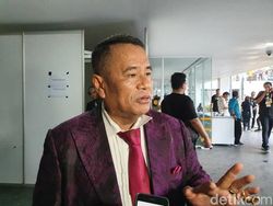 Hotman Bantah Irjen Teddy Telepon Ayah AKBP Doddy untuk Ikut Skenario