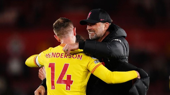 Liverpools Jordan Henderson celebrates victory after the Premier League match with Liverpool manager Jurgen Klopp at St Marys Stadium, Southampton. Picture date: Tuesday May 17, 2022. (Photo by John Walton/PA Images via Getty Images)