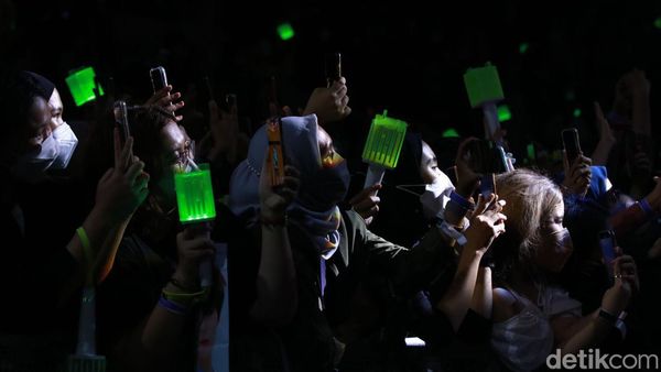 Kemeriahan Fan NCT Dream, Bikin Istora Senayan Bergetar
