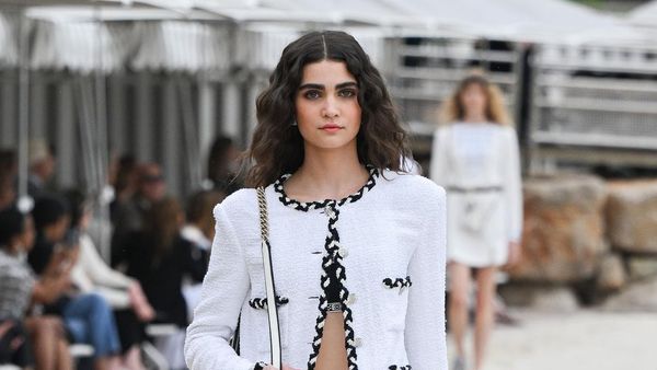 10 Koleksi Busana Chanel Cruise 2023 yang Chic dan Elegan