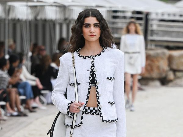 10 Koleksi Busana Chanel Cruise 2023 yang Chic dan Elegan