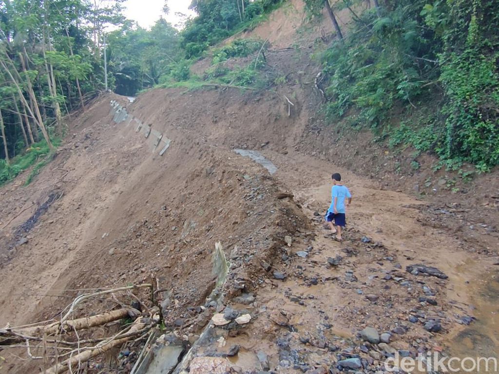 Banjir Bandang Putus Jalan di Kulon Progo, BPBD Kerahkan Alat Berat Besok