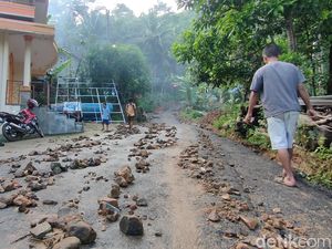 Banjir Bandang-Longsor Plampang Kulon Progo, Jalan Masih Tertutup Material