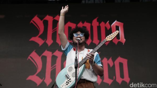 Padat! Panggung Kunto Aji di Allo Bank Festival Day 1 Dikerumuni Fans