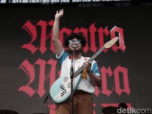 Padat! Panggung Kunto Aji di Allo Bank Festival Day 1 Dikerumuni Fans