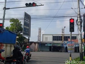 Berapa Denda Terobos Lampu Merah? Berikut Sanksi Pelanggaran di Jalan Raya