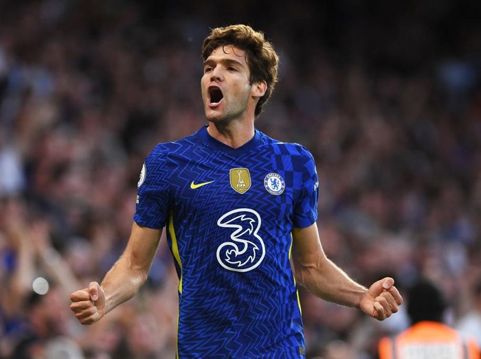 LONDON, ENGLAND - MAY 19: Marcos Alonso of Chelsea celebrates after scoring their sides first goal during the Premier League match between Chelsea and Leicester City at Stamford Bridge on May 19, 2022 in London, England. (Photo by Mike Hewitt/Getty Images)