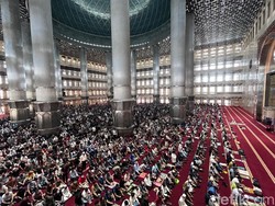 Ragam Cerita Jemaah soal Saf Salat di Masjid Istiqlal Kembali Rapat