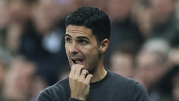 NEWCASTLE UPON TYNE, ENGLAND - MAY 16: Mikel Arteta, Manager of Arsenal looks on during their defeat in the Premier League match between Newcastle United and Arsenal at St. James Park on May 16, 2022 in Newcastle upon Tyne, England. (Photo by Ian MacNicol/Getty Images)