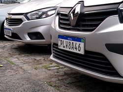 Negara-negara Ini Sudah Pakai Pelat Nomor Putih Duluan