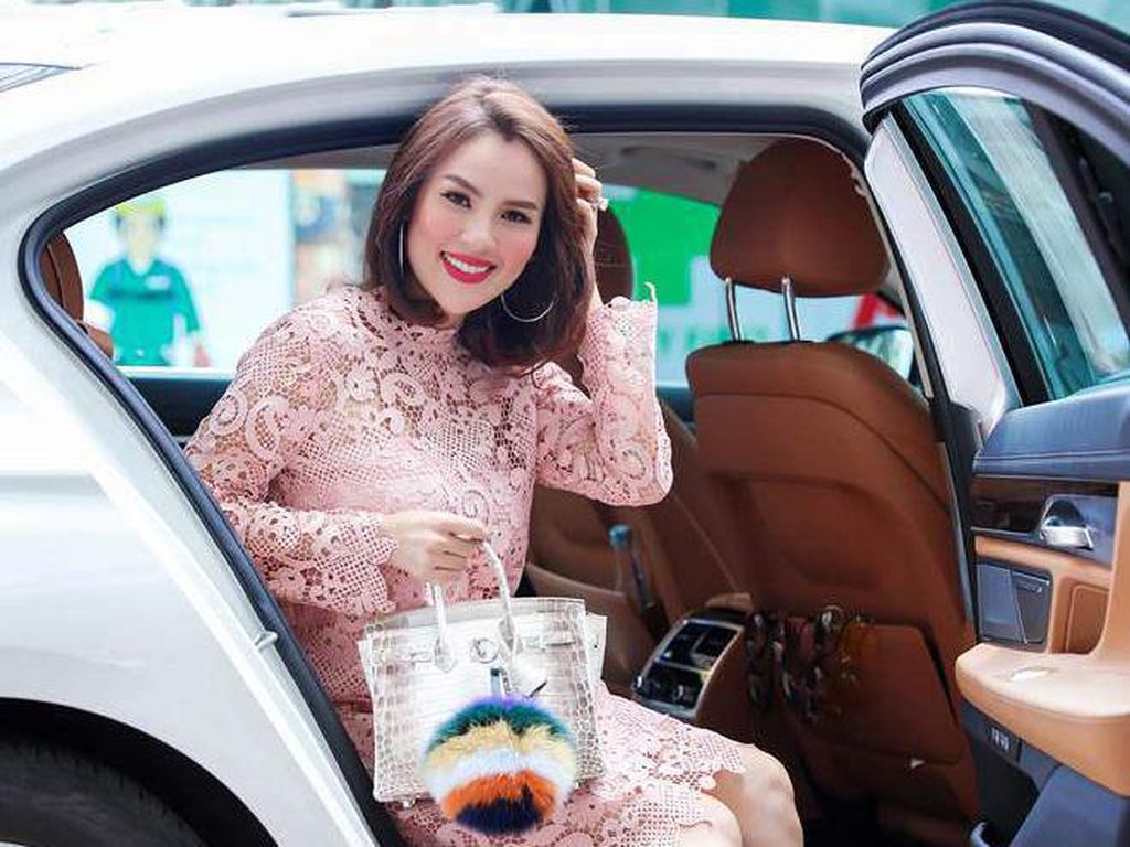 Ratu Kecantikan Cerai Dari Suami Tajir yang Hadiahi Rp 3 M Usai Berhasil Diet Ratu Kecantikan Cerai Dari Suami Tajir yang Hadiahi Rp 3 M Usai Berhasil Diet