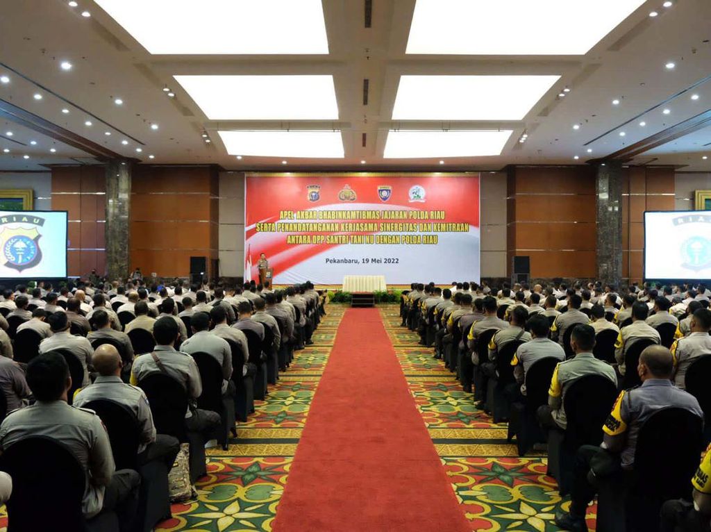 Polda Riau Gelar Apel Akbar Bhabinkamtibmas Polda Riau Gelar Apel Akbar Bhabinkamtibmas