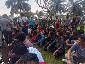 Demo di depan DPR Ricuh, 52 Orang Dibawa ke Polda Metro Jaya