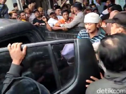 Kiai Diduga Lecehkan Santriwati, Ponpes di Lumajang Diserbu Warga