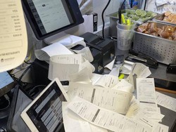 Beri Promo Gila-gilaan, Pegawai Resto Berakhir Stres Kebanjiran Pesanan