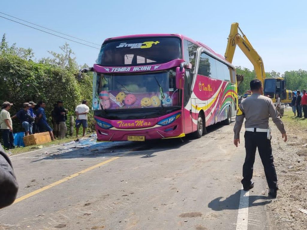 Kronologi Bus Terguling di Sumbawa: Sopir Sempat Banting Setir