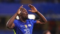 Pertama soal penyerang yang minim gol. Lukaku, Havertz, dan Werner yang merupakan tiga penyerang Chelsea minim gol di Liga Inggris dengan tidak sampai dua digit di Liga Inggris, apa The Blues harus beli striker baru? (Getty Images/Clive Rose)