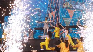 Tampil Beda, Reza Rahadian Menyanyi dan Menari untuk Allo Bank Festival
