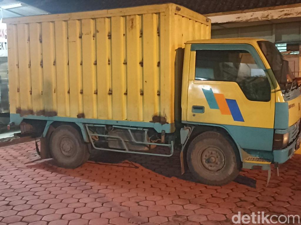 Wanita di Grobogan Tertabrak-Terlindas Truk di SPBU, Ini Kronologinya Wanita di Grobogan Tertabrak-Terlindas Truk di SPBU, Ini Kronologinya