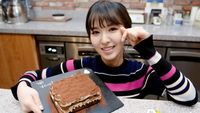 Wendy Red Velvet Hobi Bikin Kue, Ini Pose Manisnya saat Meracik Tiramisu