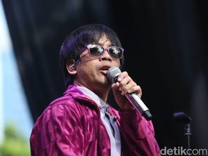 Rian DMasiv Ngaku Sering Bikin Lagu Galau karena MLTR Rian DMasiv Ngaku Sering Bikin Lagu Galau karena MLTR