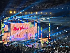 Red Velvet Tutup Panggung dengan Meriah, Red Flavor Membahana di Istora Red Velvet Tutup Panggung dengan Meriah, Red Flavor Membahana di Istora