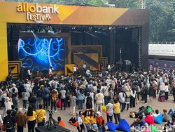 Reveluv Gila-gilaan Bareng The Changcuters, Buka Allo Bank Festival Hari Ke-2