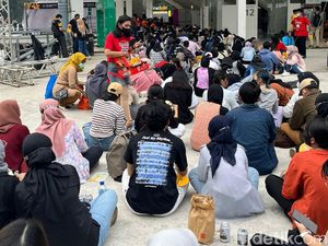 Wajib Ditiru! Antrean Rapi Reveluv Menantikan Red Velvet di Allo Bank Festival 2022