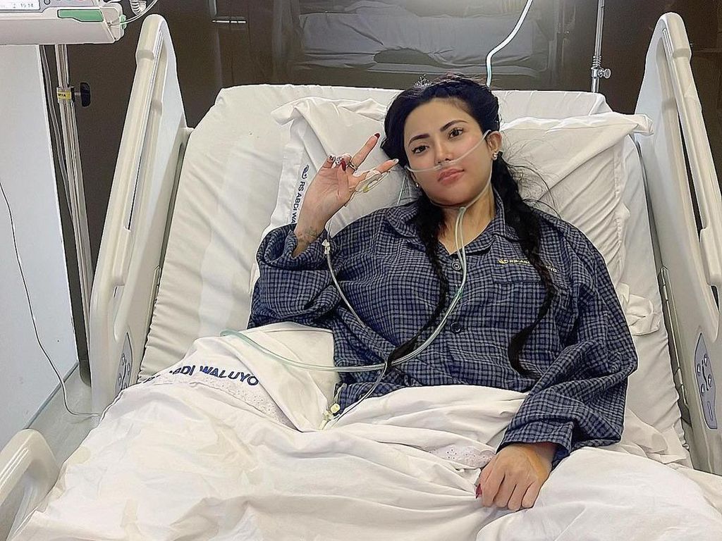 Ayu Aulia Kabarkan Tengah Sakit Leukemia Ayu Aulia Kabarkan Tengah Sakit Leukemia