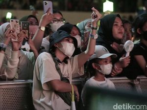 Potret Ayu Ting Ting Temani Bilqis Nonton NCT Dream di Allo Bank Festival Potret Ayu Ting Ting Temani Bilqis Nonton NCT Dream di Allo Bank Festival