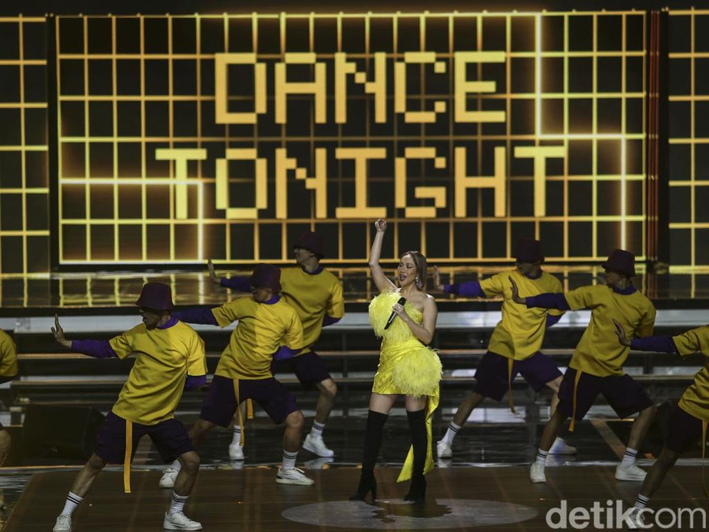 Dance Tonight Bareng BCL di Allo Bank Festival 2022 Dance Tonight Bareng BCL di Allo Bank Festival 2022
