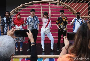 Dedikasi Dunia Lukis Kak Toto untuk Anak Berkebutuhan Khusus Dedikasi Dunia Lukis Kak Toto untuk Anak Berkebutuhan Khusus