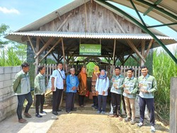 Dosen Pulkam IPB University Luncurkan Teknologi Wafer Pakan di Ponpes Gresik