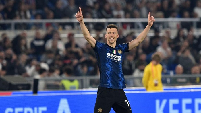 ROME, ITALY - MAY 11:  Ivan Perisic of FC Internazionale celebrates after scoring goal 2-3 during the Coppa Italia Final match between Juventus and FC Internazionale at Stadio Olimpico on May 11, 2022 in Rome, Italy.  (Photo by Giuseppe Bellini/Getty Images)