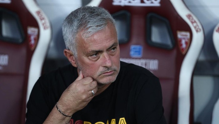 TURIN, ITALY - MAY 20: Jose Mourinho, head coach of AS Roma looks on prior to the Serie A match between Torino FC and AS Roma at Stadio Olimpico di Torino on May 20, 2022 in Turin, Italy. (Photo by Sportinfoto/vi/DeFodi Images via Getty Images)