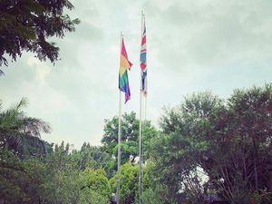 Bendera LGBT, Universalitas HAM, dan Realitas Masyarakat Bendera LGBT, Universalitas HAM, dan Realitas Masyarakat