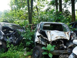 Menengok Bangkai Kendaraan di Kuburan Massal Cipularang