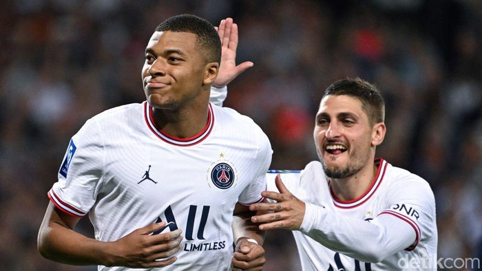 Paris Saint-Germains French forward Kylian Mbappe (L) reacts after scoring a goal during the French L1 football match between Montpellier Herault SC and Paris Saint-Germain (PSG at Stade de la Mosson in Montpellier, southern France on May 14, 2022. (Photo by Pascal GUYOT / AFP) (Photo by PASCAL GUYOT/AFP via Getty Images)
